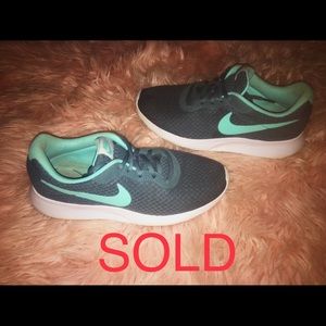 ❗️SOLD ON OTHER SITE❗️Women’s Nike Tanjun (Teal)